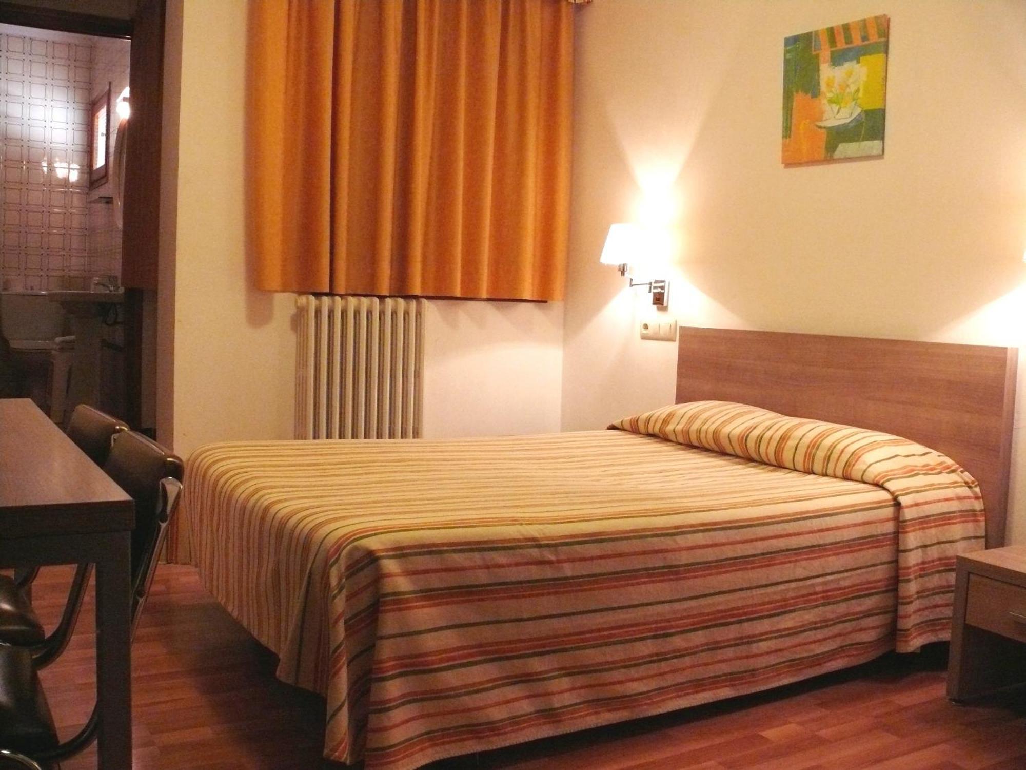 Hostal Muntanya Artesa de Segre ภายนอก รูปภาพ